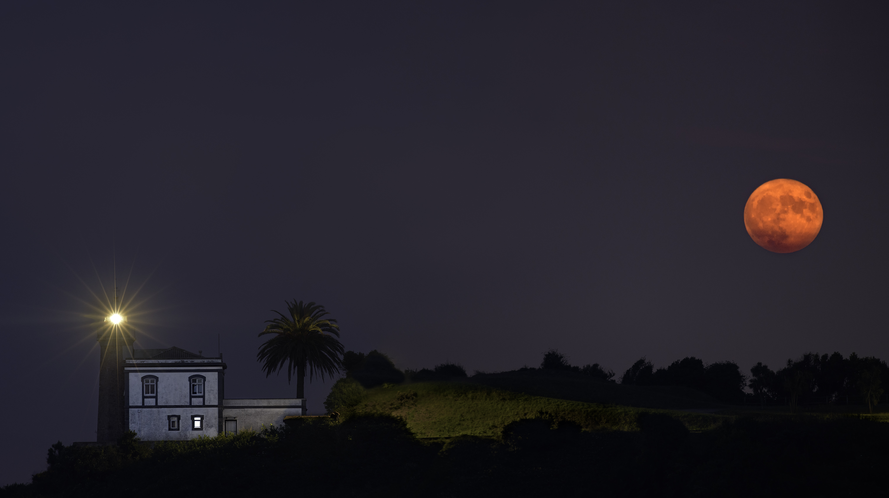 Nocturna faro Candás